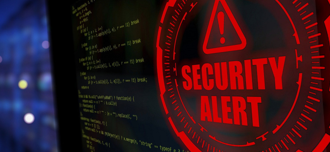 Quellcode mit rot leuchtendem Security Alert